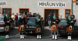 ie20030420-achill-easterparade-04-minaunview-w