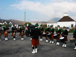ie20030420-achill-easterparade-17-backtoback-w