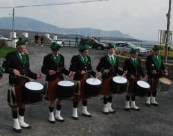 ie20030420-achill-easterparade-21-sticktoit-w