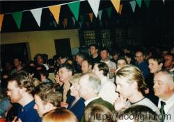 20000318-016-ie-achill-band_dance-crowd-w