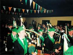 20000318-021-ie-achill-band_dance-pipers_coming_in-w