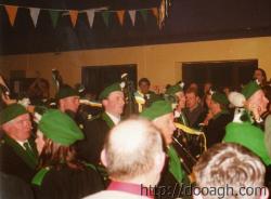 20000318-025-ie-achill-band_dance-crowded-w