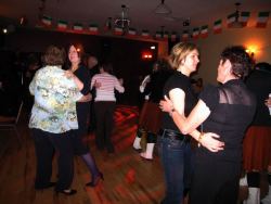 20070319-008-ie-achill-dooaghdance-amongst_women-w