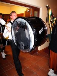 20070319-043-ie-achill-dooaghdance-alan_on_the_drum-w