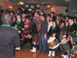 20070319-062-ie-achill-dooaghdance-audience-w