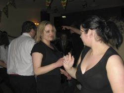 20080319035145-ie-achill-band_dance-girls_in_black-w