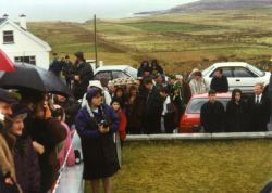 19960317-003-ie-achill-stpatsday-looking_up-w