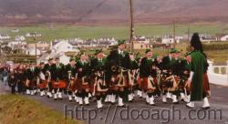 20000317-013-ie-achill-st_pats-walking_up_brae-w