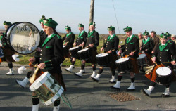 ie20030317-achill-stpats-02-marching-w