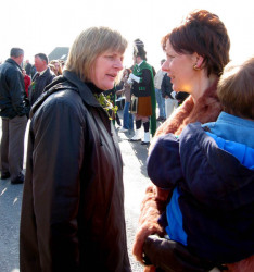 ie20030317-achill-stpats-15-chatting-w