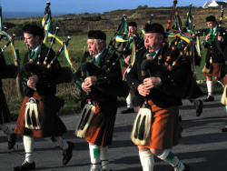 20040317-017-ie-achill-stpatricksday-blow-w