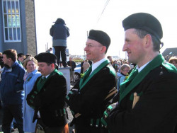 20040317-058-ie-achill-stpatricksday-listenup-w
