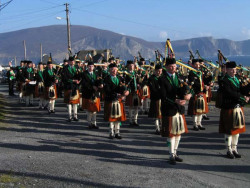 20040317-114-ie-achill-stpatricksday-rightline-w