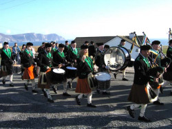 20040317-119-ie-achill-stpatricksday-thebeatgoeson-w