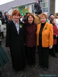20050317-057-ie-achill-stpatricksday-fashionistas-w
