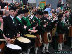 20050317-066-ie-achill-stpatricksday-pause-w