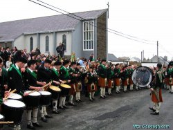 20050317-067-ie-achill-stpatricksday-facethecrowd-w