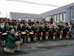 20050317-075-ie-achill-stpatricksday-kneeshot-w