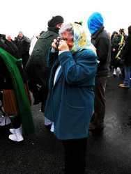 20070317-031-ie-achill-stpatsdayparade-taking_photos-w