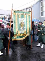 20070317-037-ie-achill-stpatsdayparade-get_the_banner_out-w