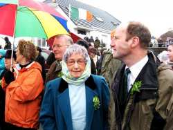 20070317-048-ie-achill-stpatsdayparade-looking_at_me-w