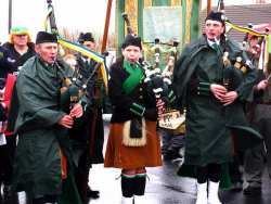 20070317-056-ie-achill-stpatsdayparade-looking_serious-w