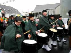 20070317-103-ie-achill-stpatsdayparade-drumming_off-w