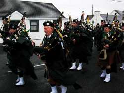 20070317-147-ie-achill-stpatsdayparade-leaning_against_the_wind-w