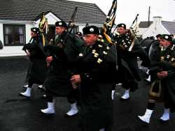 20070317-148-ie-achill-stpatsdayparade-dad_piping-w