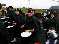 20070317-150-ie-achill-stpatsdayparade-keep_looking-w