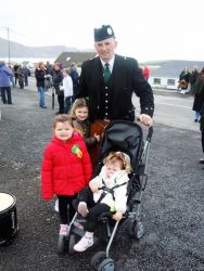 20110317101505-ie-achill-catherine-owen_and_girls-w