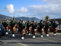 20110317160438-ie-achill-catherine-playing_stationary-w