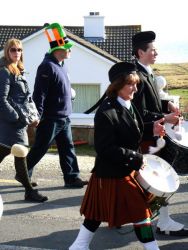20110317160650-ie-achill-catherine-look_over-w